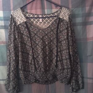 Xhilaration Black and Cream Geometric Women's Top